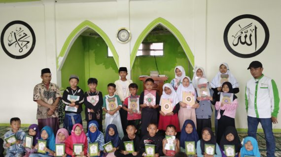 Kegiatan Distribusi Mushaf Al quran Di Mesjid Al ikhwan