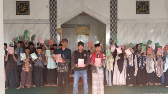 “Bahagia Menggema di Ponpes Al Ikhlas Garut, Mushaf Al-Qur’an Baru Hadir untuk Para Santri”
